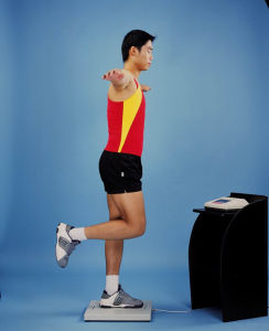 閉眼單腳站立 閉眼單腳站立