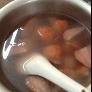 草莓湯圓糖水 草莓湯圓糖水