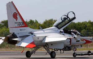 韓國最新型T-50金鷹高級教練機亮相新加坡航展