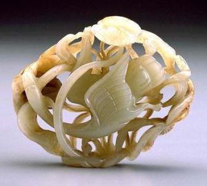 白玉鏤雕天鵝佩 白玉鏤雕天鵝佩