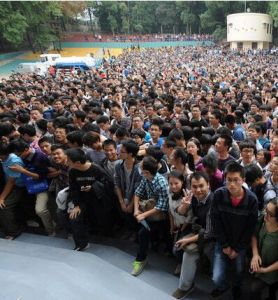 蜂擁而來 蜂擁而來