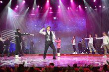 王藝軍登台演出