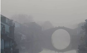2017年1月3日早晨，江蘇無錫城區被大霧籠罩