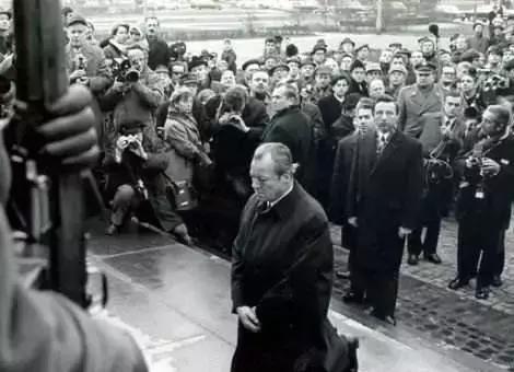 德國為二戰下跪,日本假扮可憐,結果核子彈製造者聊下狠話:你們活著算幸運 德國為二戰下跪,日本假扮可憐,結果核子彈製造者聊下狠話:你們活著算幸運