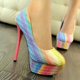 高跟鞋[高鞋跟的鞋]