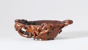 清犀角雕螭柄海水螭紋杯 清犀角雕螭柄海水螭紋杯