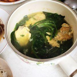 蛋餃菠菜湯