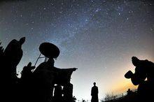 青島市民抓拍雙子座流星雨