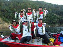 釣魚[捕捉魚類的一種方法]