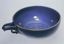 元藍釉描金折枝花朵雲紋匜