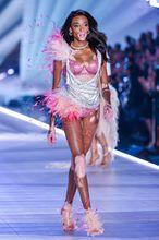 Chantelle登上2018年維密大秀