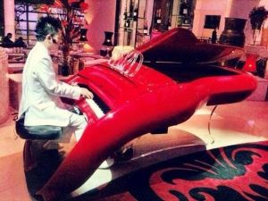 佘尚澤與法拉利鋼琴