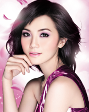 代言人阿SA四季妝容