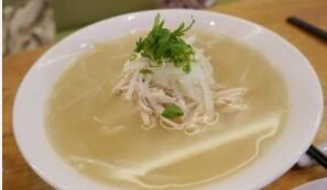 大豆芽菜滾雞絲湯 大豆芽菜滾雞絲湯