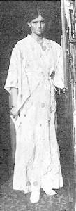 穿著和服風格服飾的瑪麗亞女大公，攝於1915年