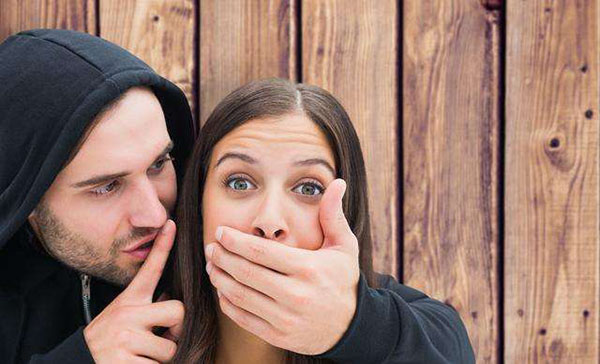 那些遭遇家暴卻不離婚的人 到底是怎么想的?