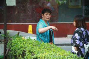 大媽怒砸動漫店