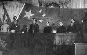 1949年9月30日，毛澤東在全國政協一屆會議主席台上