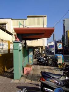 （圖）從另一個角度看台南市公共汽車候車亭