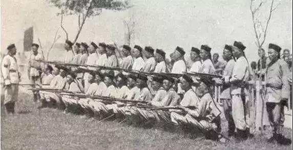 清軍的舊軍隊：八旗軍