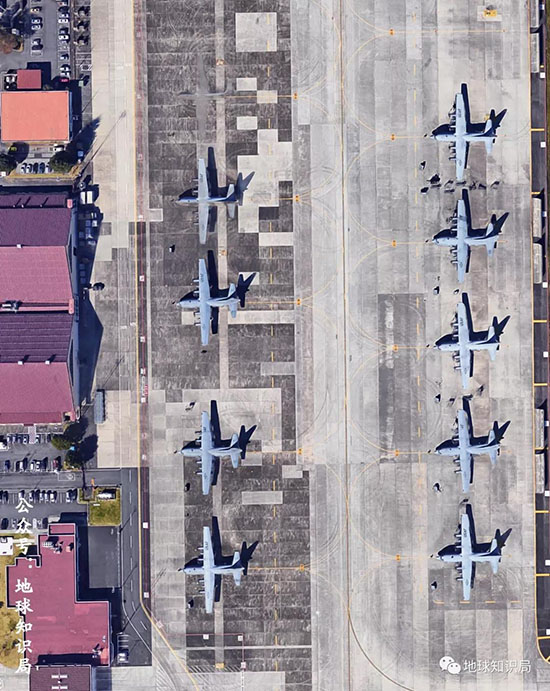 可以在東京上空灰來灰去的美軍灰機