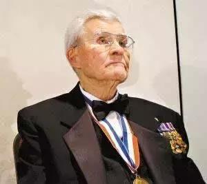 德國為二戰下跪,日本假扮可憐,結果核子彈製造者聊下狠話:你們活著算幸運 德國為二戰下跪,日本假扮可憐,結果核子彈製造者聊下狠話:你們活著算幸運