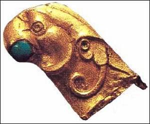 金鸚鵡頭鑲綠松石帶鉤