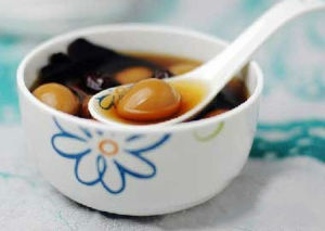 首烏鴿蛋湯 首烏鴿蛋湯