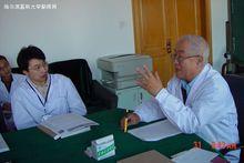 李璞教授與學生合影