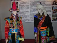 蒙古服飾上的蒙古族刺繡