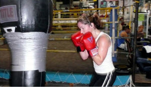 懷斯曼執導的《搏擊健身房》的場景