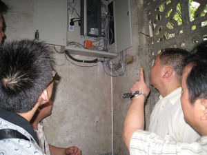 懷化鐵通認真檢查ONU綜合機櫃情況　努力提升網路質量