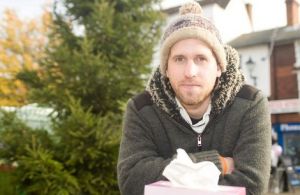 男主播裝飾聖誕樹時得聖誕樹綜合症