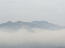 雲霧中的山川