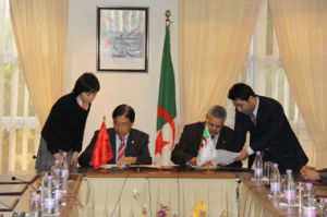 中阿兩國政府在阿簽署《經濟技術合作協定》
