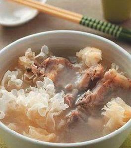 雪耳豬骨湯 雪耳豬骨湯