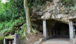 石泉凝脂 石泉凝脂