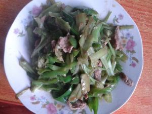 青椒肉絲炒竹葉菜梗 青椒肉絲炒竹葉菜梗