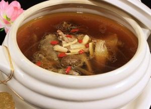 松茸燉乳鴿 松茸燉乳鴿