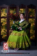 復原孔府襖裙坐像