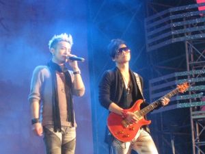 左：范逸臣 右：黃冠龍