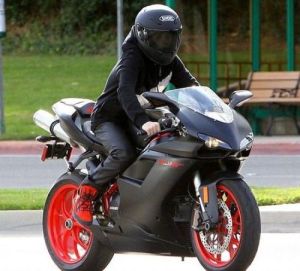 賈斯丁比伯騎摩托 賈斯丁比伯騎摩托