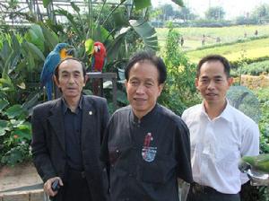 和老師胡樹群，高廷智在一起