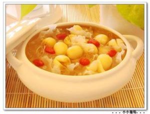 蓮子雪耳糖水 蓮子雪耳糖水