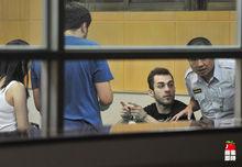 王凱傑因遭控性侵又偷拍，被上銬聲押。