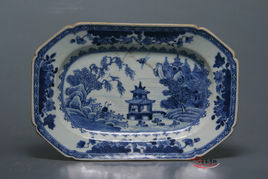 清乾隆景德鎮窯青花山水樓閣紋八角盤 清乾隆景德鎮窯青花山水樓閣紋八角盤