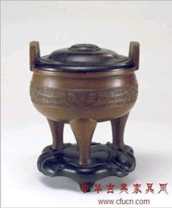 清竹雕饕餮紋三足雙耳鼎