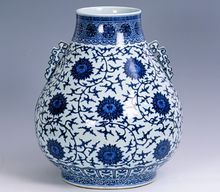 清代青花纏枝蓮紋尊 清代青花纏枝蓮紋尊