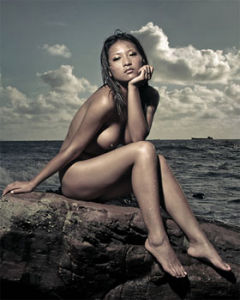 現為原創人以及國色旗下主要模特 現在自己創建“靈翼文化藝術傳播有限公司”，並且擔任公司首席模特。