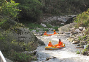 沱龍峽漂流 沱龍峽漂流